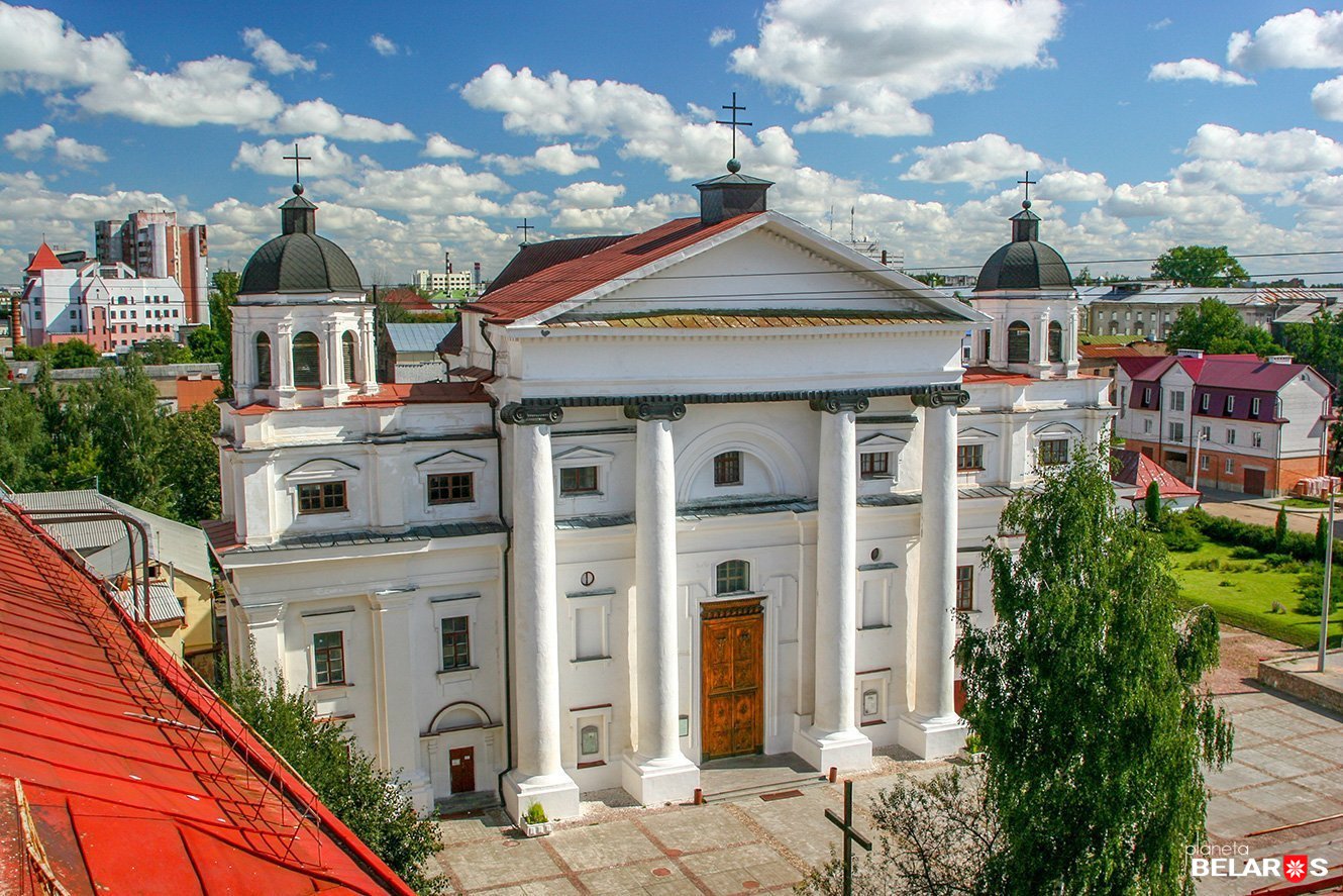 3. Костел Успения Девы Марии и Святого Станислава (там был архив).jpg
