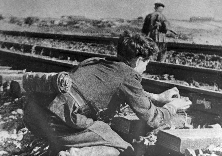 1. 1943 год. Рельсовая война.jpg