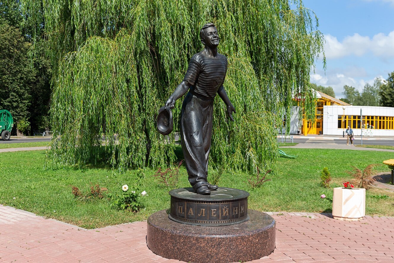 4. Памятник Алейникову.jpg